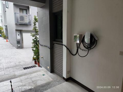 蕭明政 - 特斯拉充電樁安裝