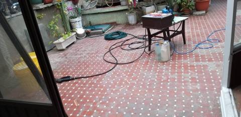 龍品專業清潔工程 - 舊屋清潔（陽台）清潔前