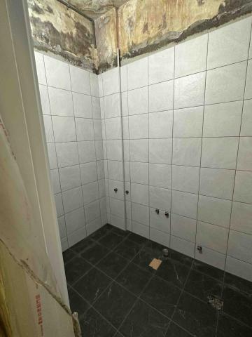 李幼仔 -  廁所 壁磚/地磚 填縫