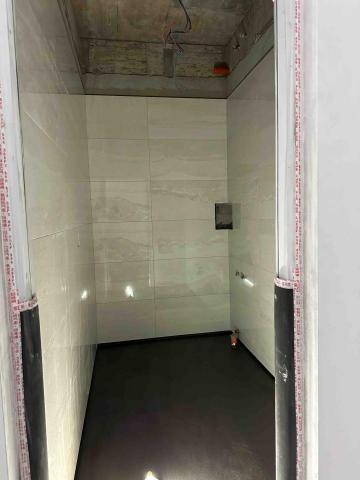 李幼仔 - 廁所內壁 填縫