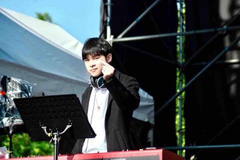 余辰曜 - 音樂祭表演