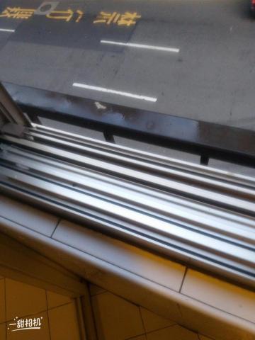 王曉瓶 - 窗勾清潔