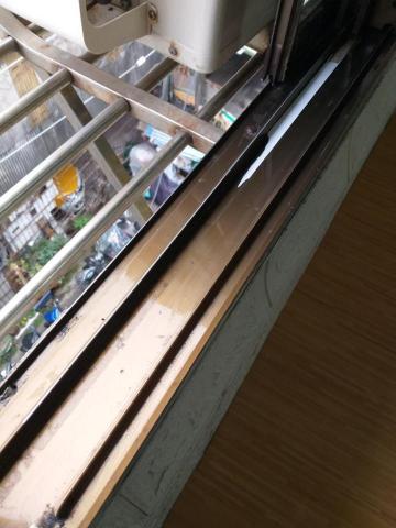 王曉瓶 - 窗勾清潔