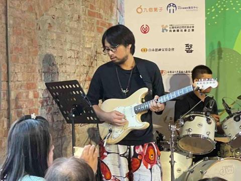 泡吉他 - 電&木吉他&烏克麗麗教學 - 