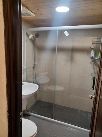 仁偉淋浴拉門 - 簡框橫拉門