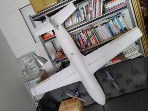 翔威機電整合/華昌黎 - 1.5米級VTOL無人機，測試用VTOL無人機