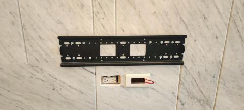 林家亨 - 卡拉拉白電視牆壁掛鑽孔安裝