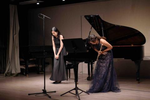 黃老師 長笛🪈鋼琴🎹演奏教學 - 老師定期舉辦音樂會，不斷進修，也替學生辦成果發表