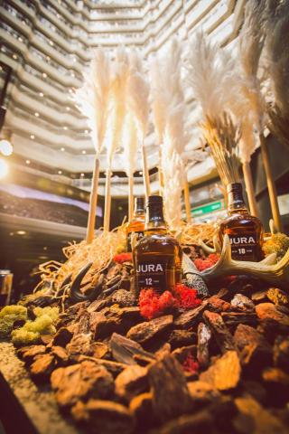 常少謙 - 酒商活動