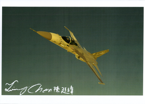 堤米 Timmy （&ldquo;創&rdquo;工作室） - 作品名稱 : 經國號戰鬥機 (曾任中科院的紀念列印品) -1
3D工程軟體 : CATIA
UV拆圖、上材質之軟體 : 3dsMax、Photoshop
3D渲染軟體 : Keyshot