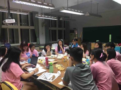 Nicole - 英語營與夥伴開會