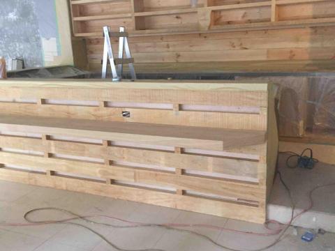 合利油漆工程行 - 實木櫃台染色噴漆