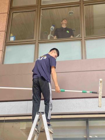 辰欣清潔公司 - 玻璃清洗