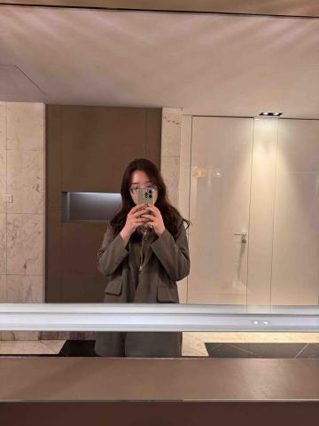 Lorraine｜商業小幫手。翻譯 key 資料 平面設計 - 工作日常