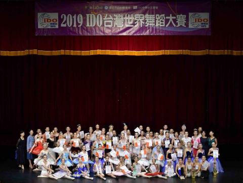 凱特|抓周·婚禮企劃·活動尾牙主持·戲劇表演 - 