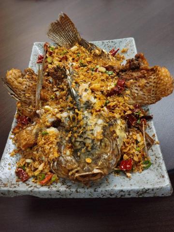 鵝肉陞現炒.鵝肉。     夜風行各式調酒。 - 