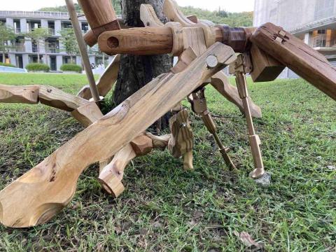 官尚嫻 - 木製作品