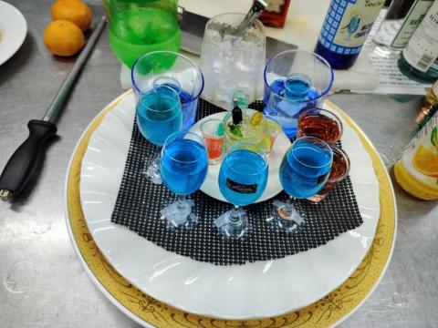 鵝肉陞現炒.鵝肉。     夜風行各式調酒。 - 