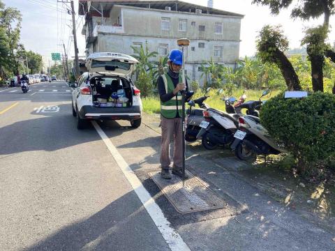 李文欽 - 人手孔衛星定位