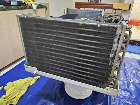 淨時光空調清洗 - 窗型冷氣須整台拖出來清洗