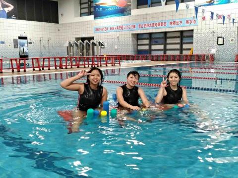 提供游泳服務的專家小羿教練