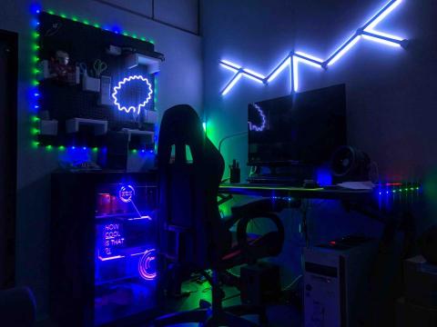 謝天福 - RGB電競房設計