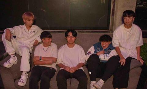 謝榮益 - 樂團相片（藍色衣服?是我）