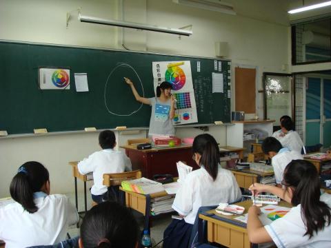 李宇筑 - 代課-國中美術老師