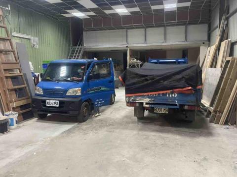 黃義傑 - 自有大型倉庫 裁切板材 組裝櫃體完成後送到府上