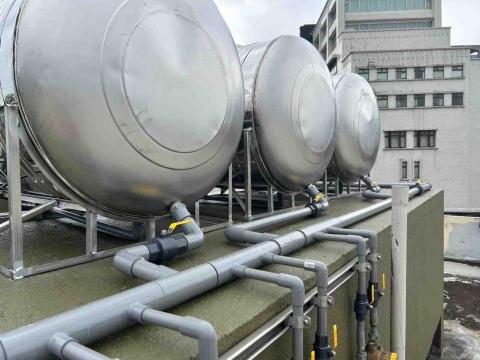 閎恩工程行 - 水塔安裝配管