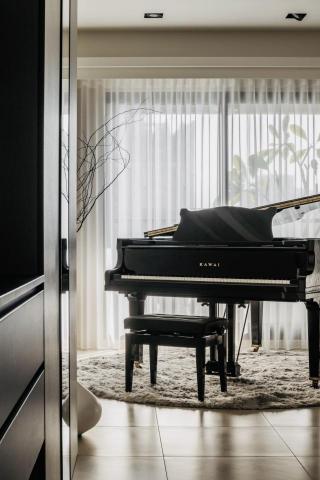 Brenda Liu - 使用演奏琴上課，觸鍵具有適度的重量，使得彈奏者能夠學習更準確地控制音量和音色的變化。