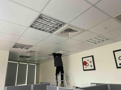傢湧冷氣行 - 辦公室輕鋼架燈具更換