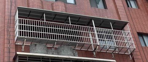 成嘉鐵工 - 半開放鐵窗 無造型