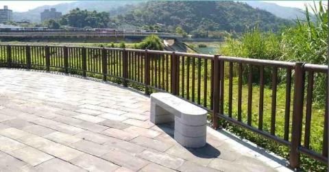 正遠鋒實業股份有限公司 - 景觀座椅、鋼構仿木欄杆