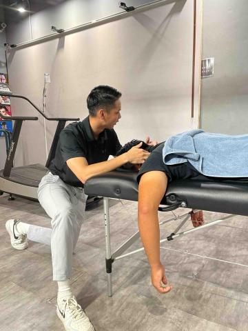 提供刮痧刀服務的專家Boris Lin