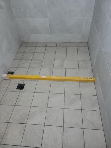 鴻駿 - 浴室牆面及地坪貼磁磚