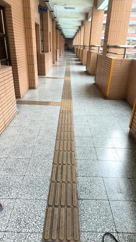 品瀚拆除工程 - 導盲磚拆除清運，桃園中山國小