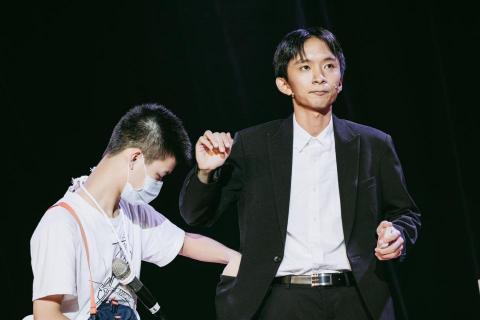 黃宗軒 - 台大魔術社迎新晚會