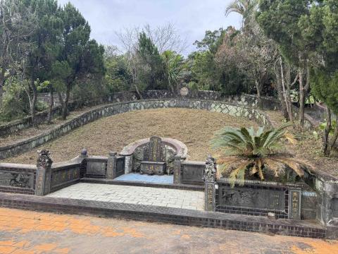 康康園藝工坊 - 墓園整理定期維護