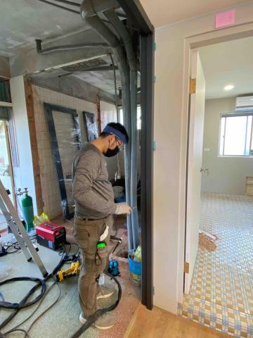 盛原金屬有限公司 - 鹿谷農民診所
老闆在站框的照片