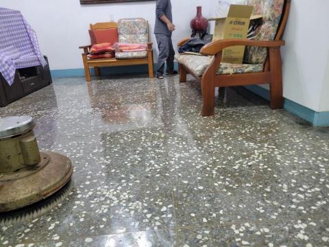 鴻駿 - 地坪打蠟