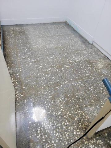 鴻駿 - 地坪打蠟