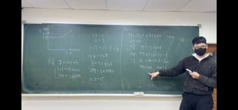 陳振杰 - 在補習班執教的畫面。