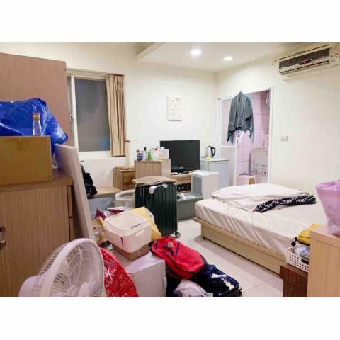 莫整理起來！整理師小莫 - 套房 before 