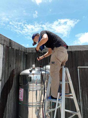 阿順 - 水塔清洗