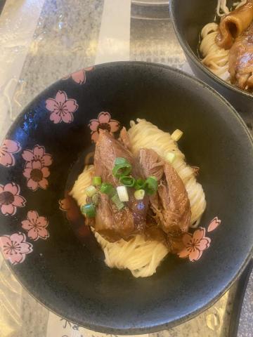 輝政 - 豬腳麵線（中式慶生位上）