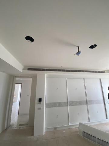 誠家空調 - 主臥室衣櫃上方搭配線型側吹