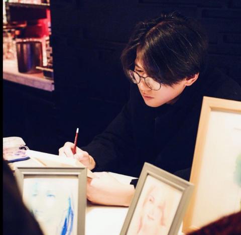 旦云品牌行銷 - 新銳水彩藝術創作家黃駿宏配合The Bridge Art派對現場水彩速寫肖象活動，當日快速圈粉，並造就後續與品牌活動合作之契機。