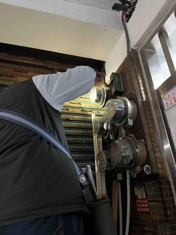 私家電匠⋯劉 - 板橋台電人員前來封印電錶
