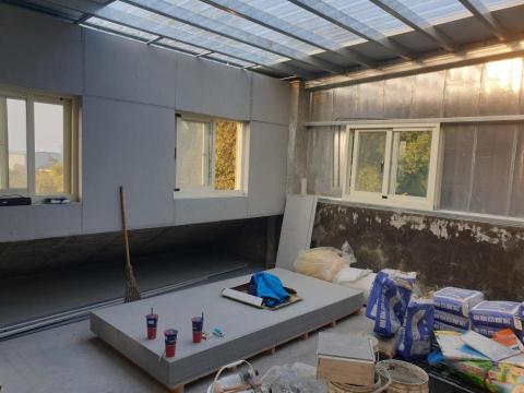 鑫泓工程 - 屋頂鐵皮加蓋，輕隔間